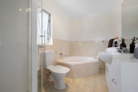 Photo of property in 3 Banshire Close, Flat Bush, Auckland, 2016