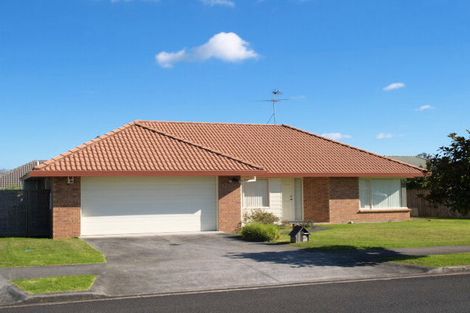 Photo of property in 60 Frank Nobilo Drive, Golflands, Auckland, 2013
