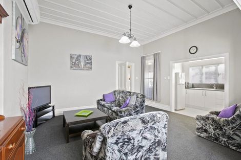 Photo of property in 209 Devon Street West, New Plymouth, 4310