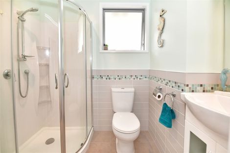 Photo of property in 12 Tawhana Crescent, Red Beach, 0932