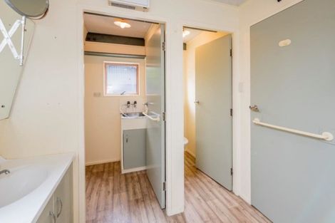 Photo of property in 122 Field Way, Waikanae Beach, Waikanae, 5036