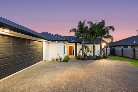 Photo of property in 94 Rototuna Road, Rototuna, Hamilton, 3210