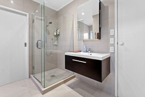 Photo of property in 16 Knightsbridge Drive, Forrest Hill, Auckland, 0620