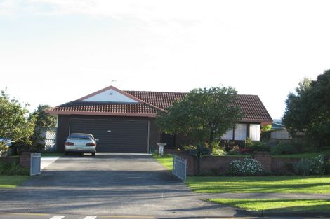 Photo of property in 90 Tington Avenue, Wattle Downs, Auckland, 2103