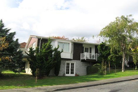 Photo of property in 1 Roman Close, Silverstream, Upper Hutt, 5019