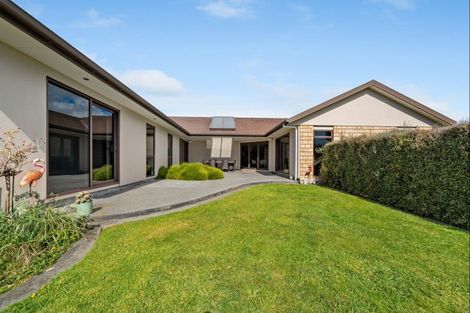 Photo of property in 5b Tupuhi Place, Highlands Park, New Plymouth, 4312