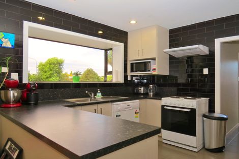 Photo of property in 10 Montague Street, Islington, Christchurch, 8042