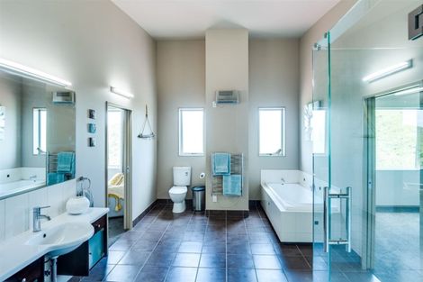 Photo of property in 104 Tironui Drive, Taradale, Napier, 4112