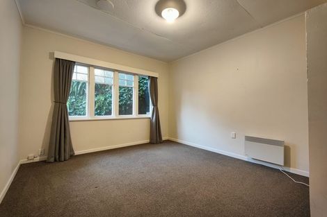 Photo of property in 10 Governor Road, Northland, Wellington, 6012