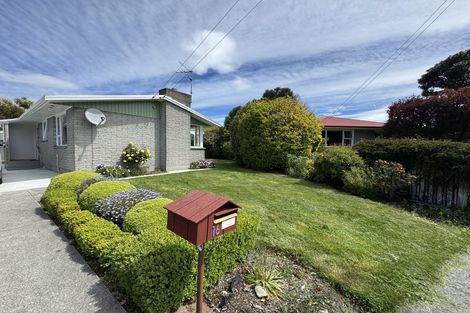 Photo of property in 16 Geelong Place, Burnside, Christchurch, 8053