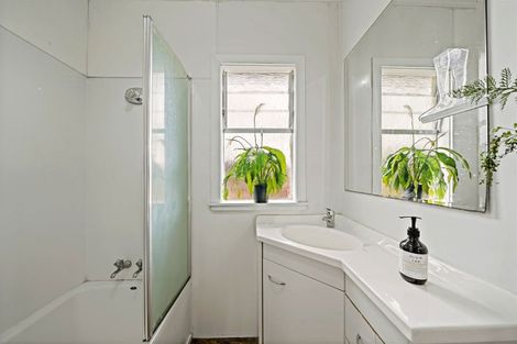 Photo of property in 91 Hutchinson Avenue, New Lynn, Auckland, 0600