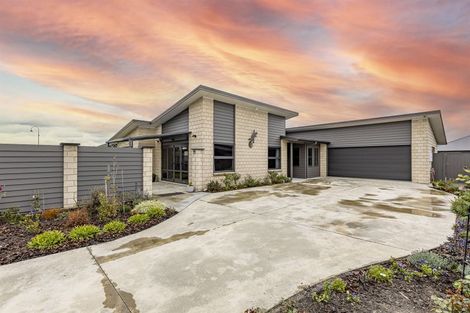 Photo of property in 23 Chestnut Close, Kelvin Grove, Palmerston North, 4414