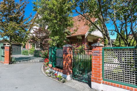 Photo of property in 239 Bay View Road, Saint Clair, Dunedin, 9012