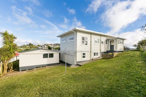 Photo of property in 56 Stewart Drive, Newlands, Wellington, 6037