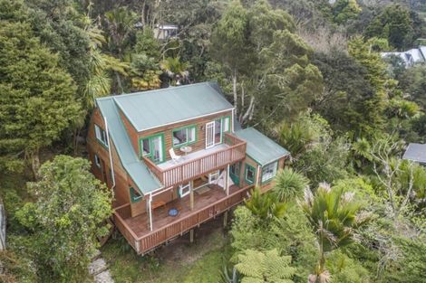 Photo of property in 74 Laingholm Drive, Laingholm, Auckland, 0604