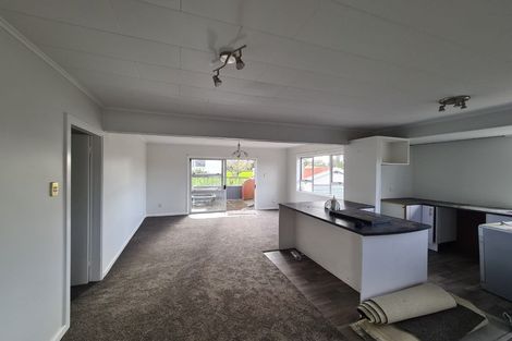 Photo of property in 94 Omata Road, Marfell, New Plymouth, 4310