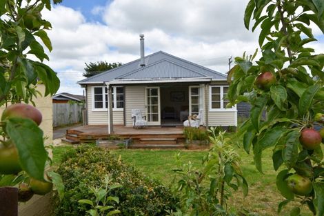 Photo of property in 2 Kent Street, Carterton, 5713