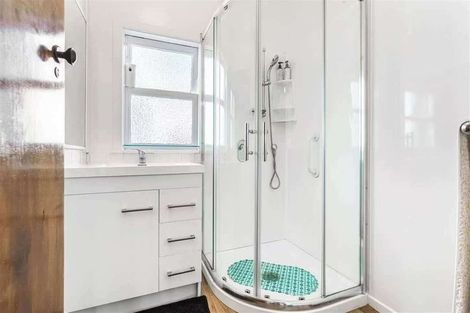 Photo of property in 52 Old Lake Road, Narrow Neck, Auckland, 0624