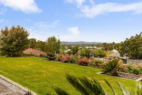 Photo of property in 1 Gavinike Place, Waimauku, 0812