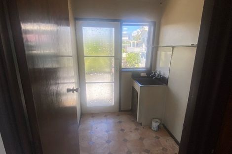 Photo of property in 2/108 Arran Road, Browns Bay, Auckland, 0630