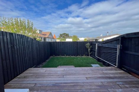 Photo of property in 8/27 New Brighton Road, Shirley, Christchurch, 8061