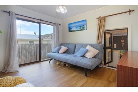 Photo of property in 2/39 Brunton Place, Glenfield, Auckland, 0629
