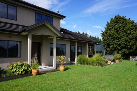 Photo of property in 14 Michael Bosher Way, Flat Bush, Auckland, 2019