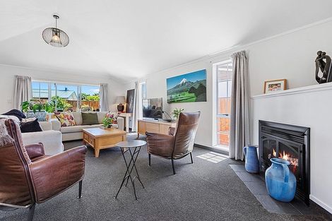 Photo of property in 35 Heta Road, Highlands Park, New Plymouth, 4312