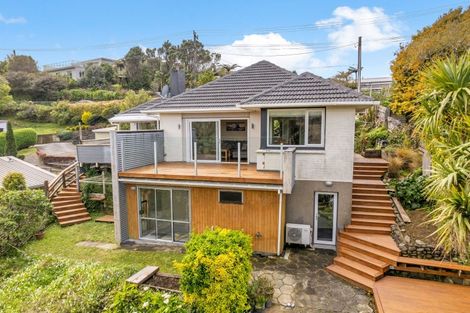 Photo of property in 35 Poto Road, Normandale, Lower Hutt, 5010