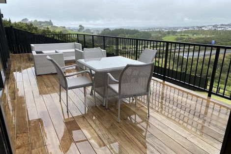 Photo of property in 40 Paparahi Place, Wainui, 0992