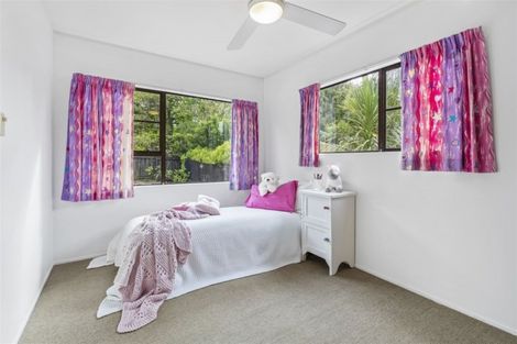 Photo of property in 8 Curacao Place, Half Moon Bay, Auckland, 2012