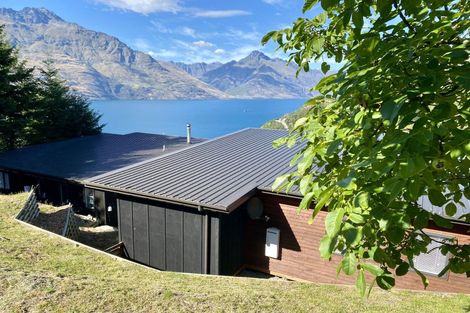 Photo of property in 15a Mackinnon Terrace, Sunshine Bay, Queenstown, 9300