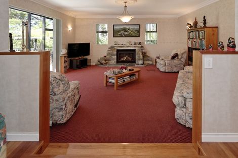 Photo of property in 12 Greenwoods Close, Titirangi, Auckland, 0604