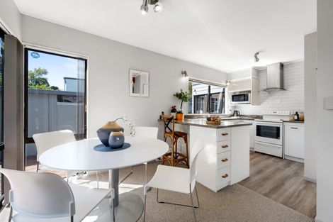 Photo of property in 2/39 Gills Road, Bucklands Beach, Auckland, 2014