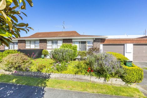 Photo of property in 2/2 Benzie Avenue, Elderslea, Upper Hutt, 5018