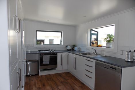 Photo of property in 15 Seaview Road, Waihi Beach, 3611