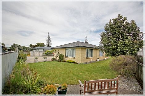 Photo of property in 14 Adrian Grove, Waikanae Beach, Waikanae, 5036