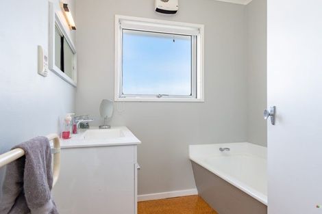 Photo of property in 5 Peach Tree Grove, Maungaraki, Lower Hutt, 5010