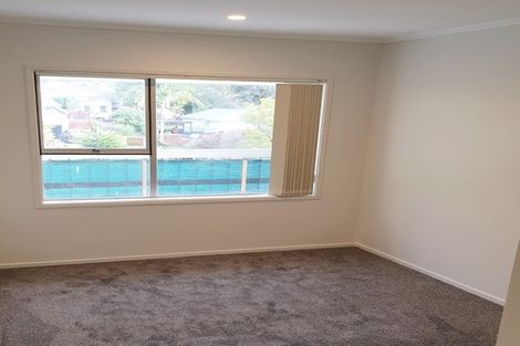 Photo of property in 8 Tawavale Crescent, Totara Vale, Auckland, 0629