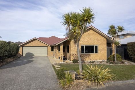 Photo of property in 3 Evergreen Place, Parklands, Christchurch, 8083