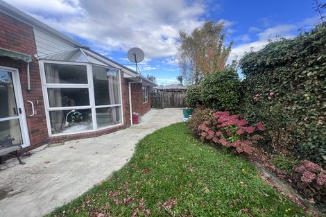 Photo of property in 2/19 Siska Place, Upper Riccarton, Christchurch, 8041