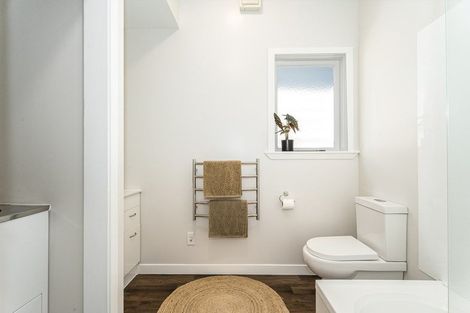 Photo of property in 38 Rua Street, Lyall Bay, Wellington, 6022