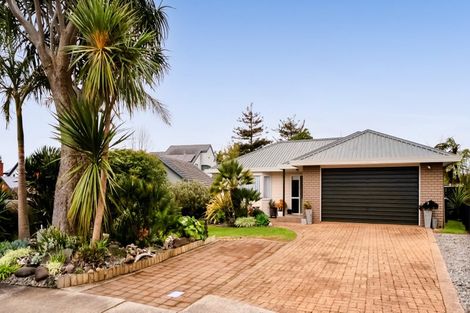 Photo of property in 12 Frank Frethey Place, Highlands Park, New Plymouth, 4312