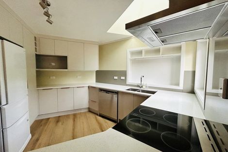 Photo of property in 25 St Simon Place, Botany Downs, Auckland, 2010