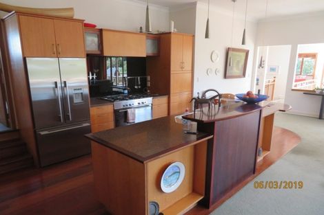 Photo of property in 32 Marine Parade, Mellons Bay, Auckland, 2014