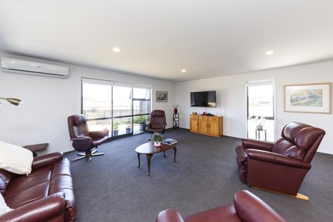 Photo of property in 24 Macdonald Heights, Feilding, 4702