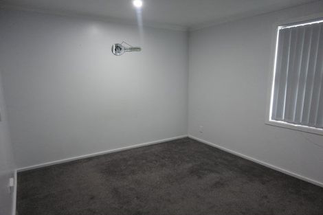 Photo of property in 18 Jamaica Place, Blockhouse Bay, Auckland, 0600
