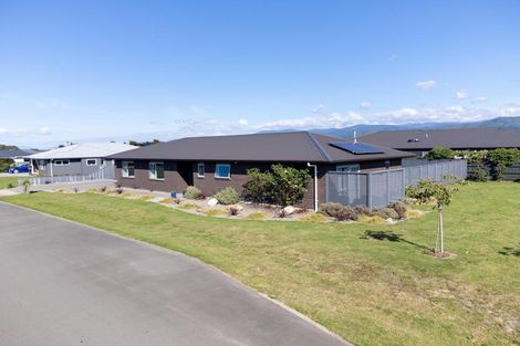 Photo of property in 1 Routhan Way, Carterton, 5713