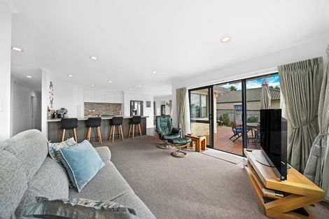 Photo of property in 15 Summerland Drive, Henderson, Auckland, 0612
