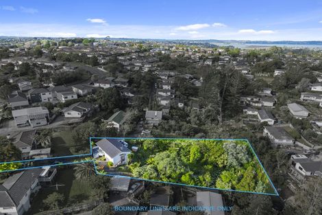 Photo of property in 27 Cedar Heights Avenue, Massey, Auckland, 0614